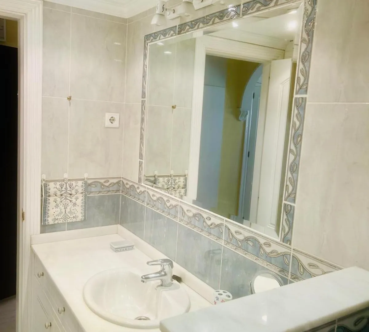 דירה פואנגירולה Central Front Line Studio & Free Parking At Hotel