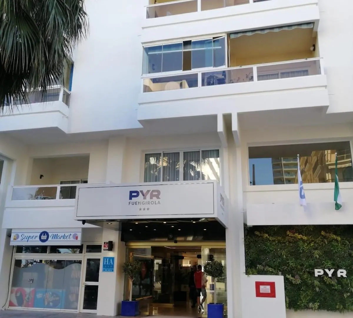 פואנגירולה Central Front Line Studio & Free Parking At Hotel 0*,  ספרד