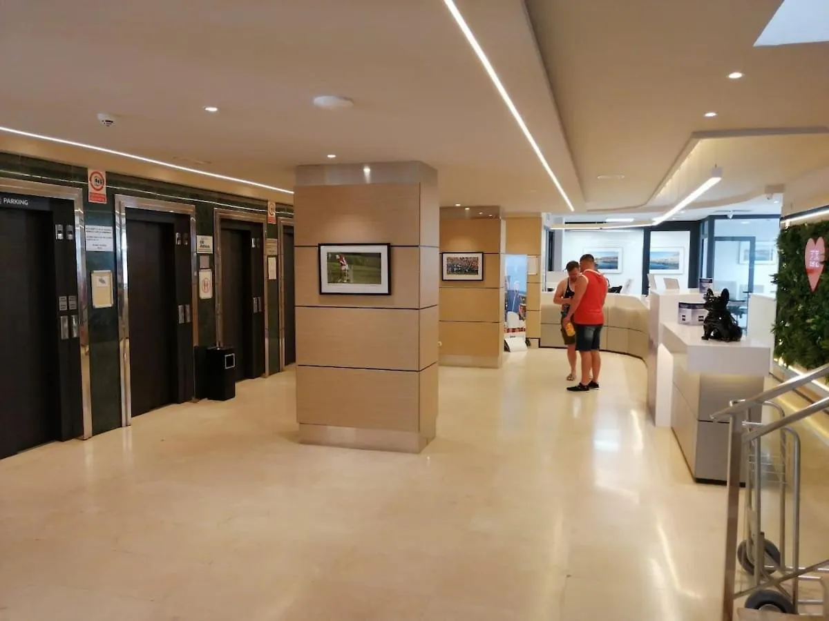 פואנגירולה Central Front Line Studio & Free Parking At Hotel דירה