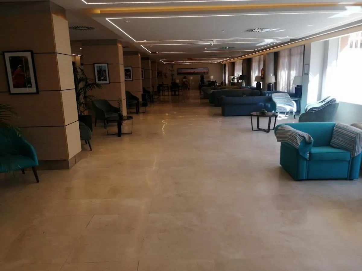 פואנגירולה Central Front Line Studio & Free Parking At Hotel