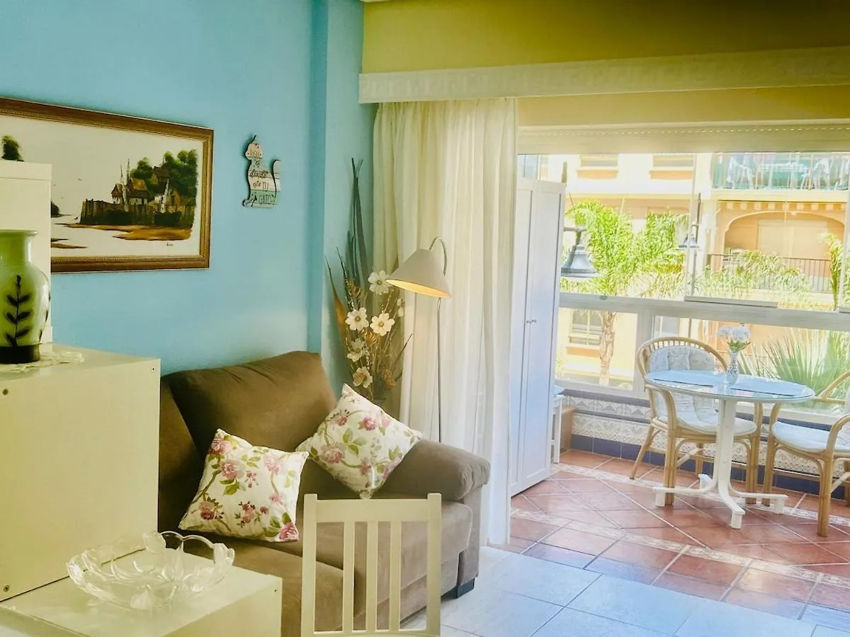 דירה פואנגירולה Central Front Line Studio & Free Parking At Hotel